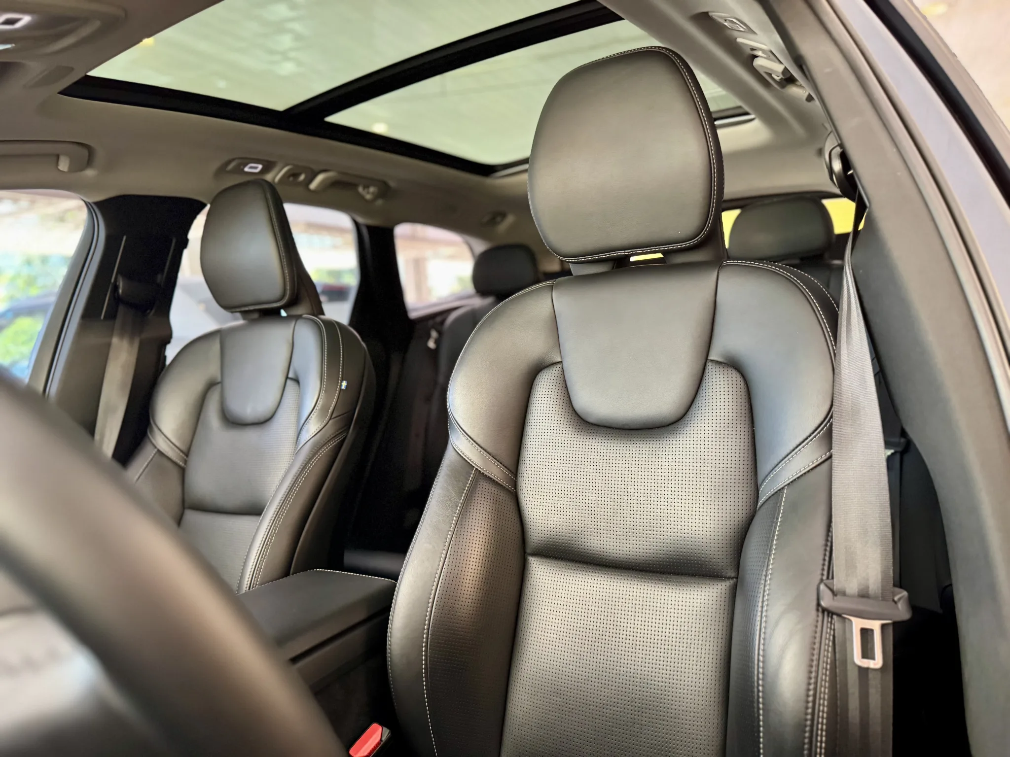 Volvo XC60 2023 — foto 11