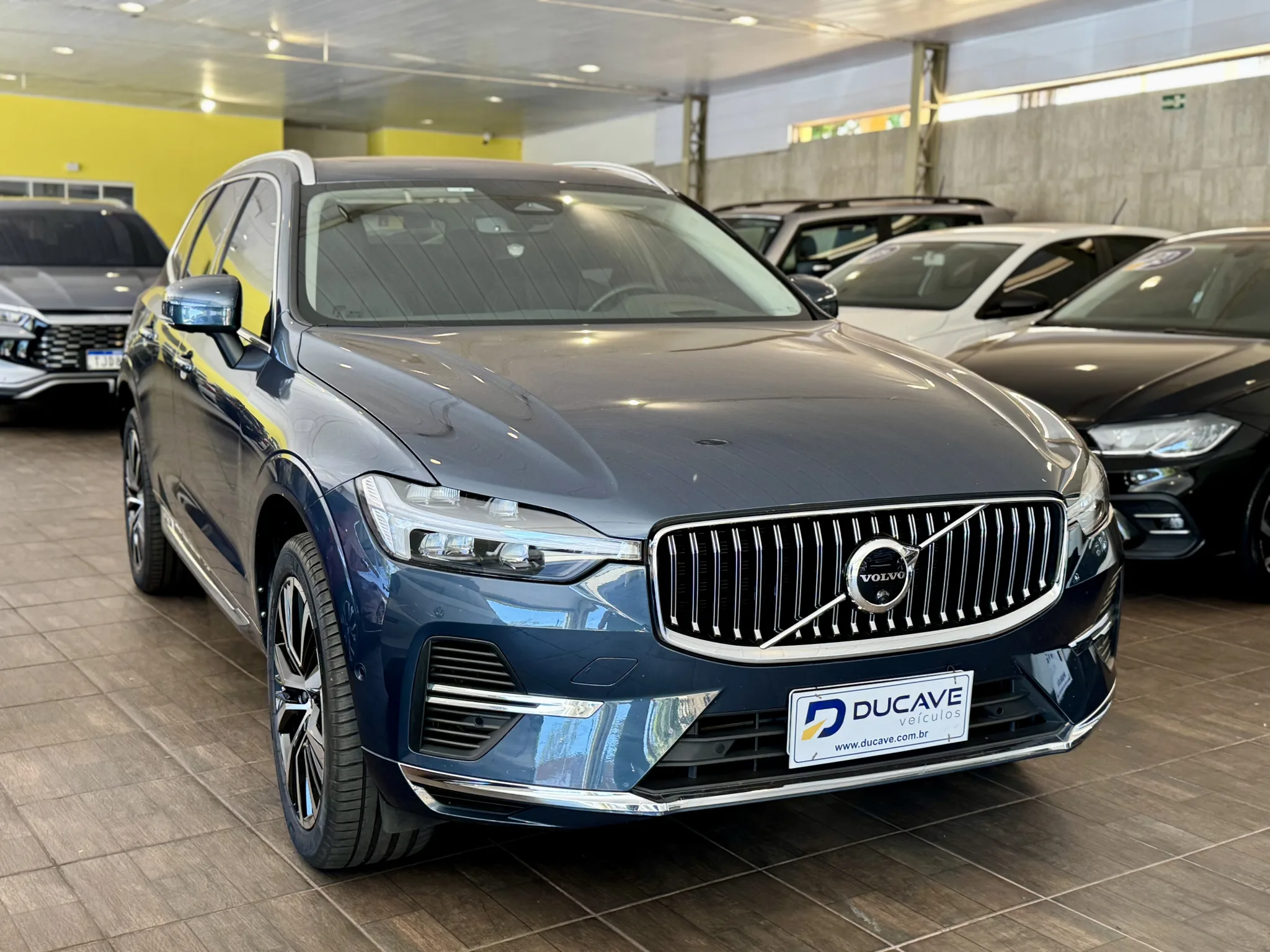 Volvo XC60 2023 — foto 3